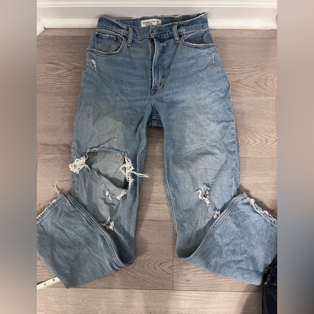 Abercrombie & Fitch 90s Straight Super High Rise Light Blue Denim Jeans, Size 26